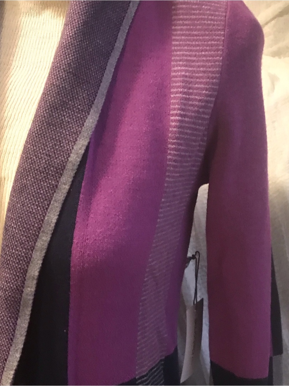 Liz Claiborne Women's Sweater Cardigan in magenta and Black - Picture 3 of 11